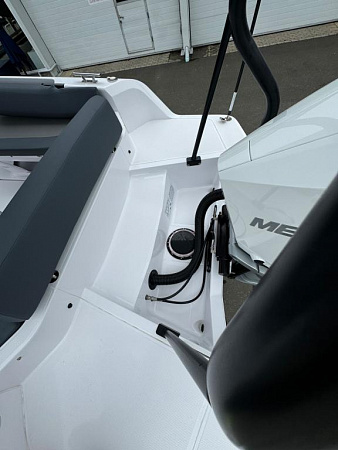 Катер Axopar 25 Cross-Top